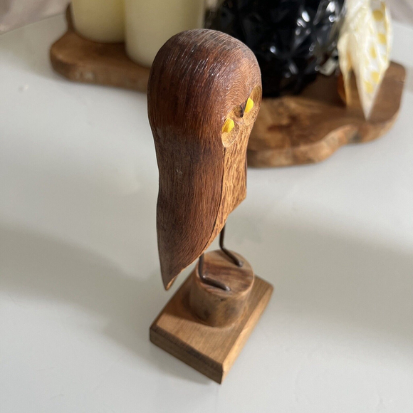 Beautiful Owl Wood Carved Sculpture Glass Eyes Tree Stump Metal Feet Signed - Picture 3 of 7